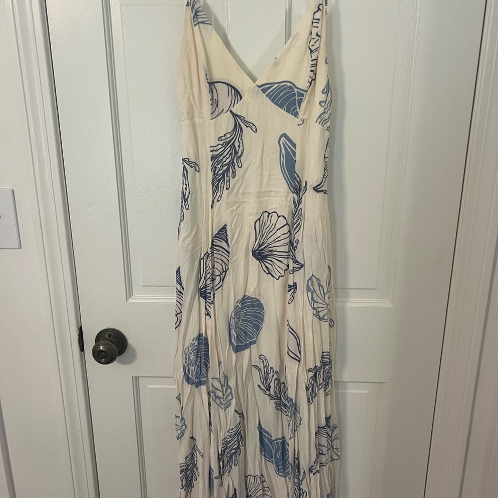 Elegant Blue and White Leaf Print Dress